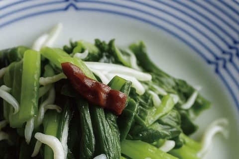 大蒜橄欖油炒小松菜佐小魚乾