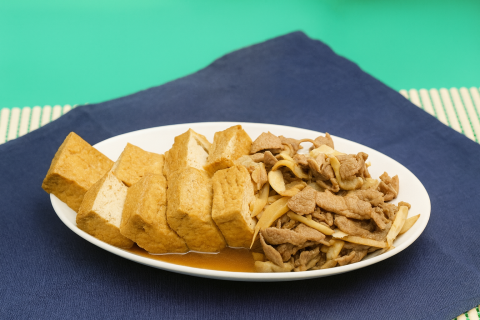 鮑魚菇炒煮豬肉油豆腐